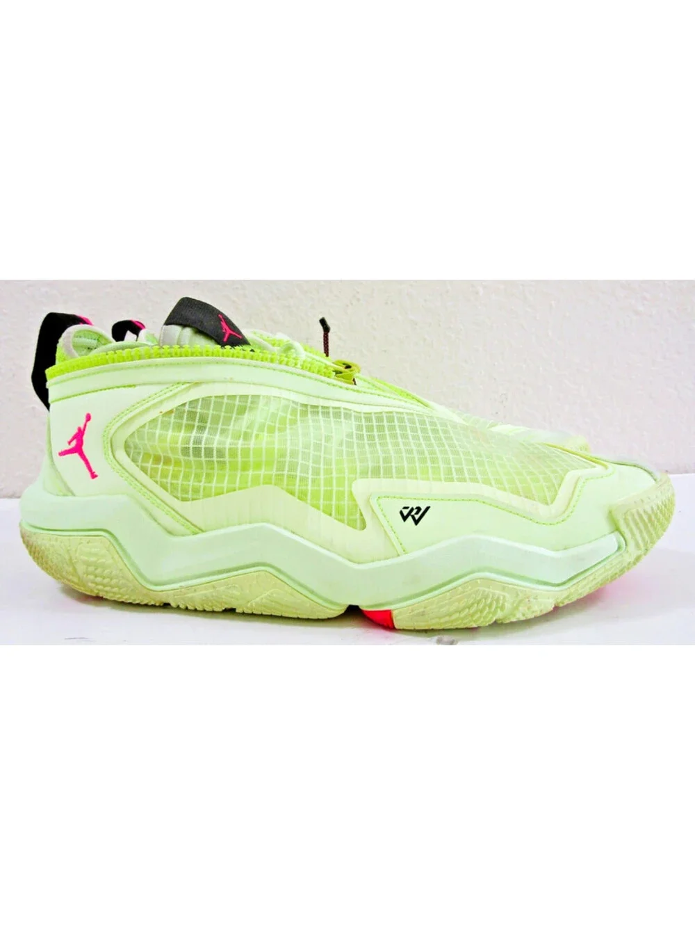 Jordan Why Not .5 Barley Volt/Pink Basketball Shoes 10.5 DO7189-700 with Box